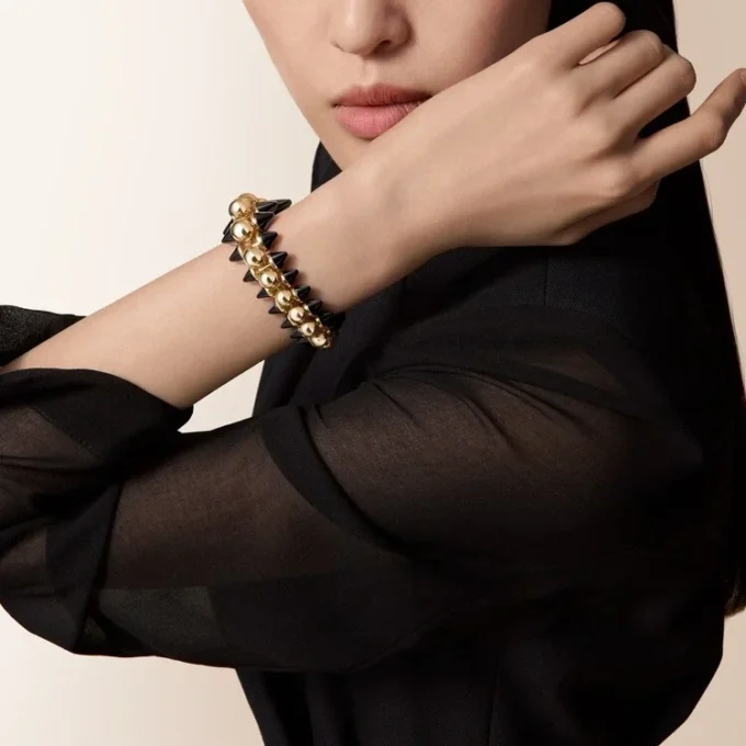 Bransoletka Clash De Cartier, elastyczna, model w rozmiarze XL, onyks Bransoletka Clash De Cartier, elastyczna, model w rozmiarze XL, onyks
