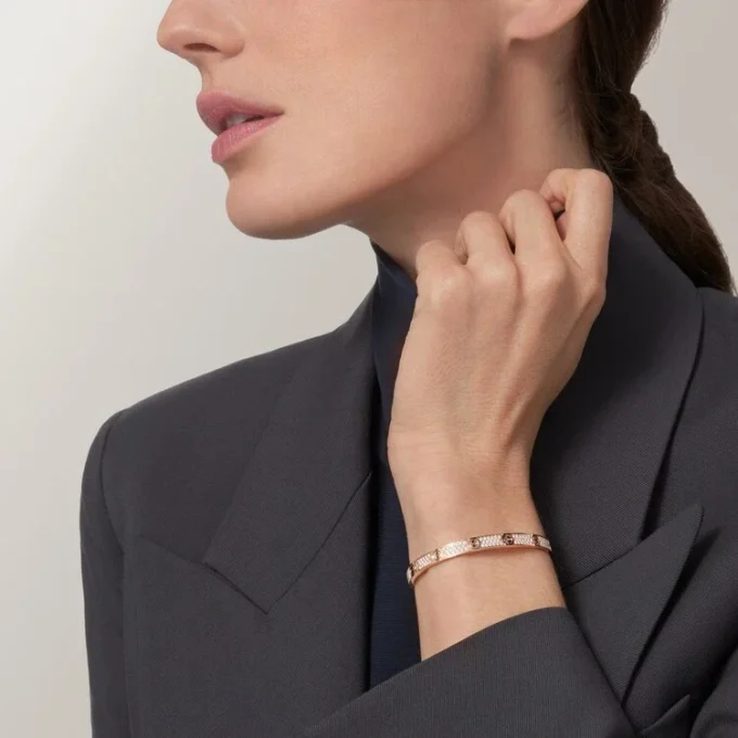 Bransoletka Love, model średni, z pavé