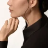 Kolczyki koła Clash De Cartier, mały model, wysadzane