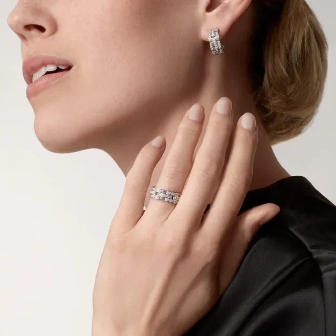 Kolczyki Maillon Panthere, 3 rzędy wysadzane diamentami – białe złoto, diamenty – Cartier