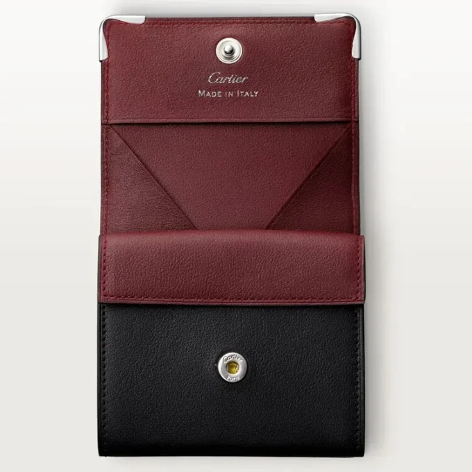 Kwadratowy portmonetka, Must De Cartier – czarna skóra cielęca, wykończenie ze stali nierdzewnej – Cartier Kwadratowy portmonetka, Must De Cartier – czarna skóra cielęca, wykończenie ze stali nierdzewnej – Cartier