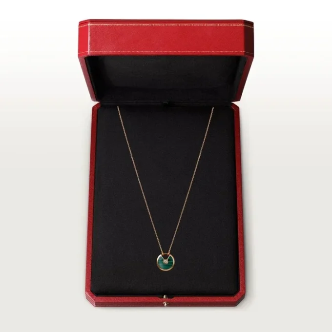 Naszyjnik Amulette De Cartier, mały model – różowe złoto, malachit, diament – Cartier
