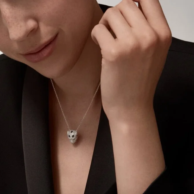 Wisiorek Panthere De Cartier, wysadzany