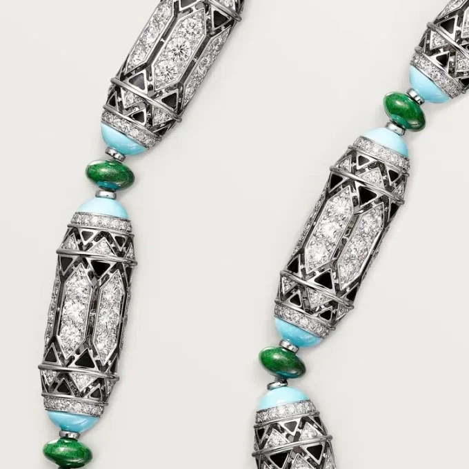 Naszyjnik z kolekcji High Jewelry – białe złoto, chalcedon, skarn, turkus, czarny lakier, diamenty – Cartier
