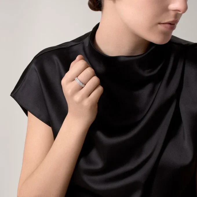 Obrączka ślubna Broderie De Cartier – białe złoto, diamenty – Cartier
