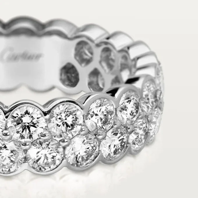 Obrączka ślubna Broderie De Cartier – białe złoto, diamenty – Cartier
