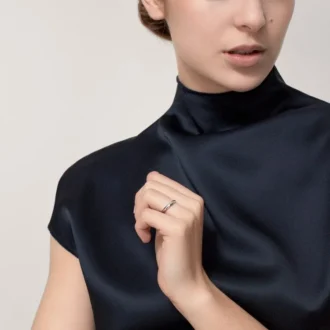 Obrączka ślubna C De Cartier – platyna, diamenty – Cartier
