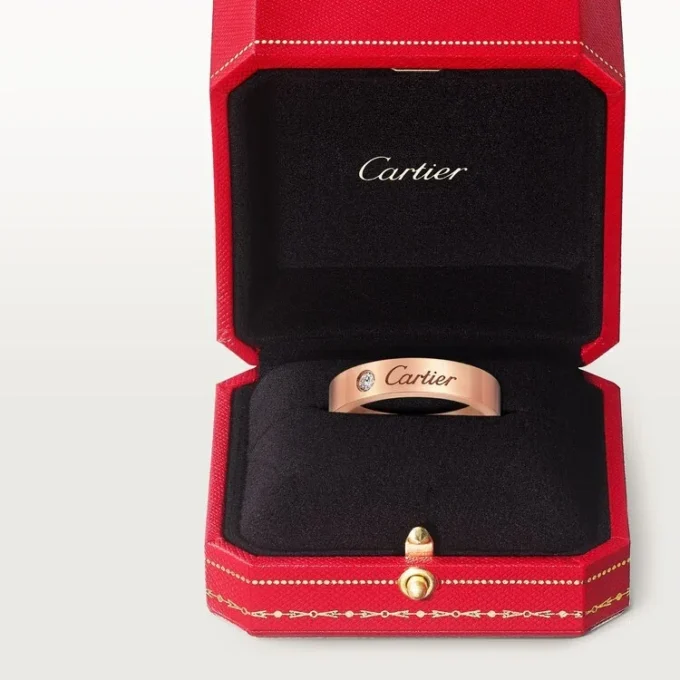 Obrączka ślubna C De Cartier – różowe złoto, diament – Cartier