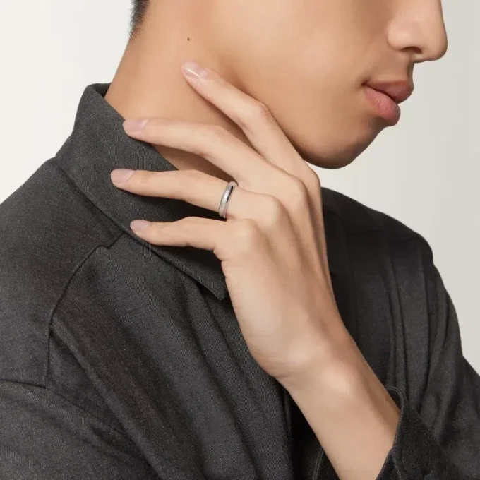 Obrączka ślubna C De Cartier, szerokość 4 mm, 1 diament