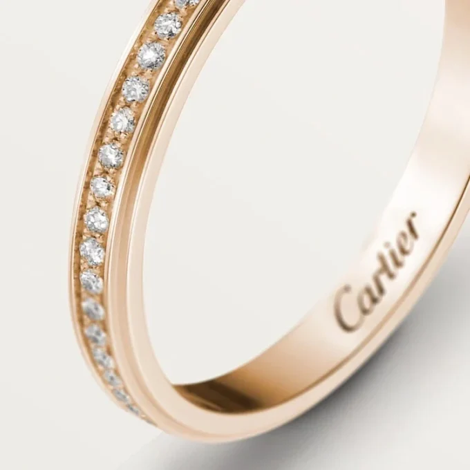 Obrączka ślubna Cartier D’amour – różowe złoto, diamenty – Cartier