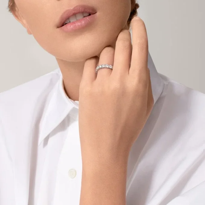 Obrączka ślubna Cartier Destinee, szerokość 4,1 mm, wysadzana