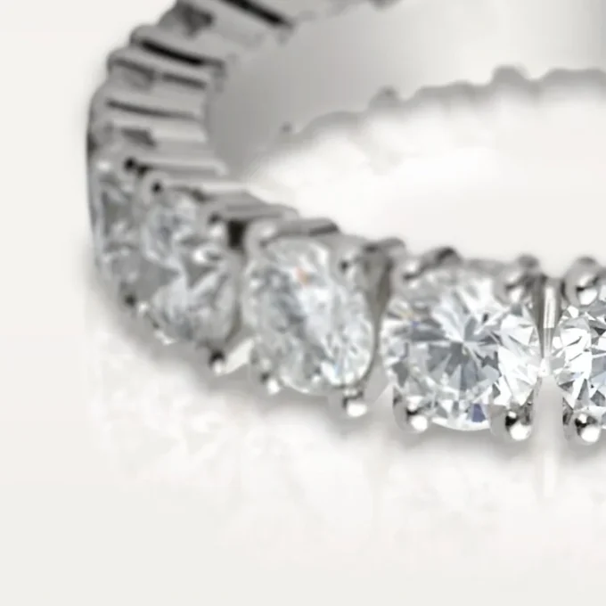 Obrączka ślubna Cartier Destinee, szerokość 4,1 mm, wysadzana