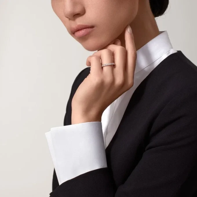 Obrączka ślubna Etincelle De Cartier, szerokość 2,6 mm, wysadzana