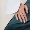 Obrączka ślubna Love z żółtego złota, mały model | Cartier Us