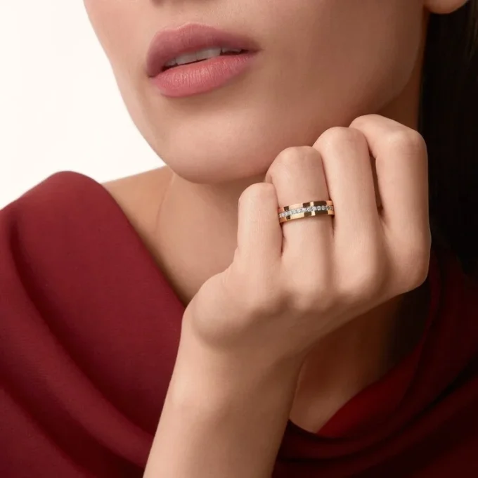 Obrączka ślubna Vendome Louis Cartier, szerokość 4,8 mm, wysadzana