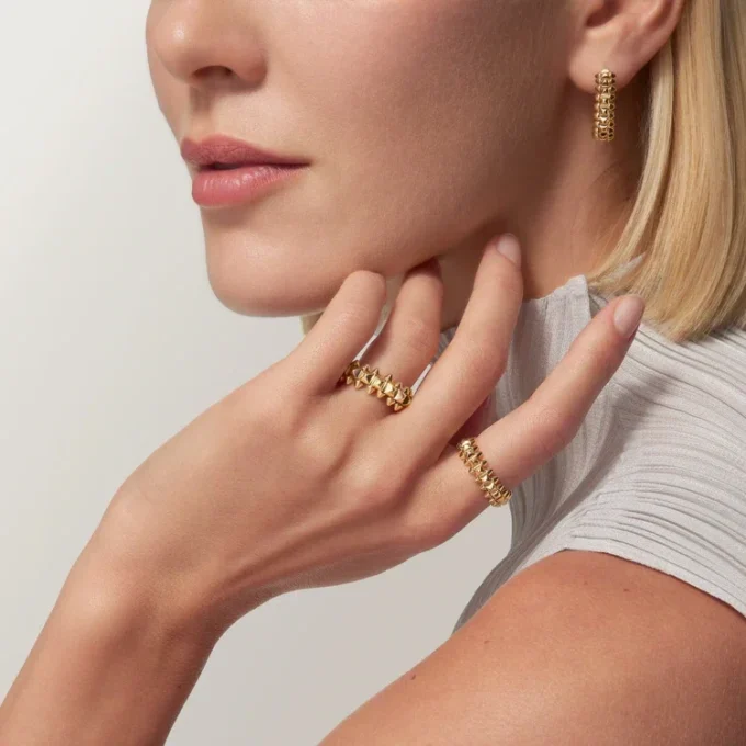 Pierścionek Clash De Cartier, model średni