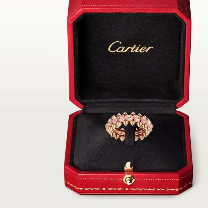 Pierścionek Clash De Cartier, różowy chalcedon