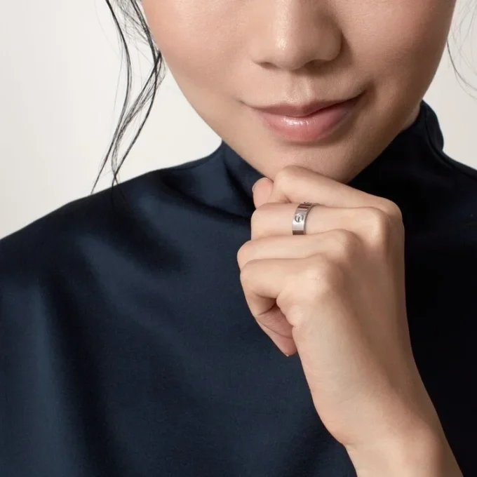 Pierścionek Love – białe złoto, model klasyczny | Cartier Us Pierścionek Love – białe złoto, model klasyczny | Cartier Us