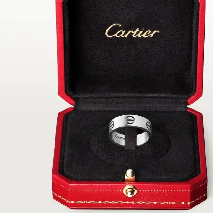 Pierścionek Love – białe złoto, model klasyczny | Cartier Us Pierścionek Love – białe złoto, model klasyczny | Cartier Us