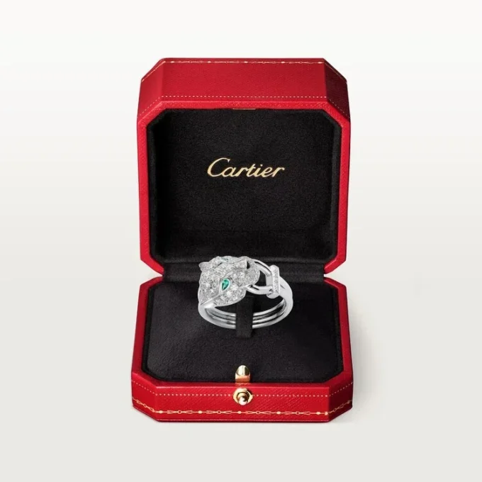 Pierścionek Panthere De Cartier – białe złoto, diamenty, szmaragdy, onyks – Cartier