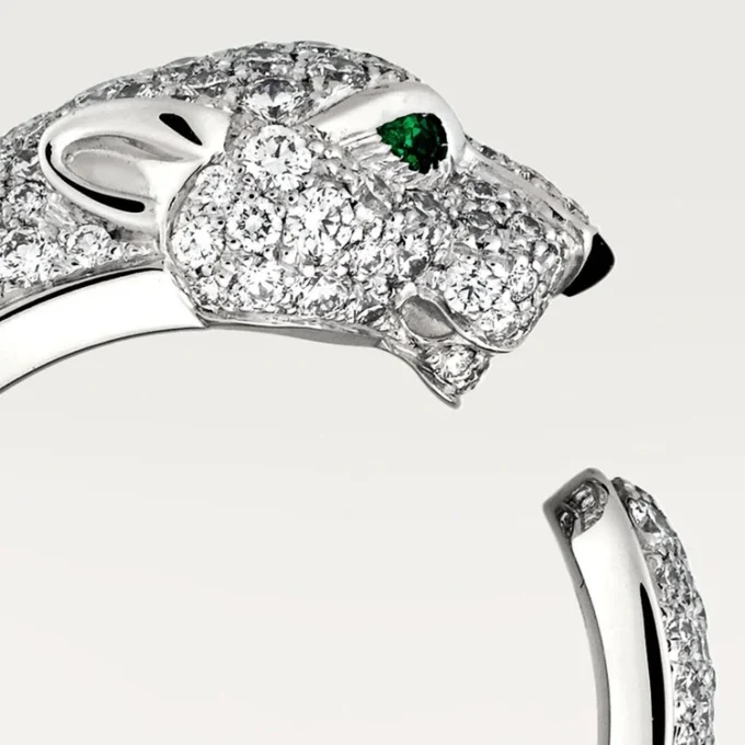 Pierścionek Panthere De Cartier – białe złoto, diamenty, szmaragdy, onyks – Cartier