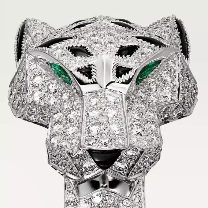 Pierścionek Panthere De Cartier – białe złoto, diamenty, szmaragdy, onyks – Cartier