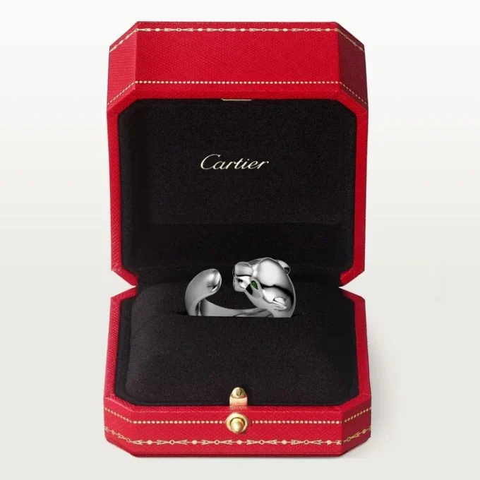 Pierścionek Panthere De Cartier – białe złoto, granaty tsaworytowe, onyks – Cartier