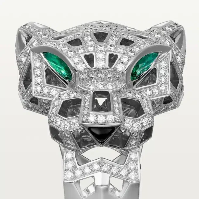Pierścionek Panthere De Cartier – białe złoto, onyks, szmaragdy, diamenty – Cartier
