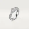 Pierścionek Panthere De Cartier – białe złoto, szmaragdy, onyks, diamenty – Cartier Pierścionek Panthere De Cartier – białe złoto, szmaragdy, onyks, diamenty – Cartier