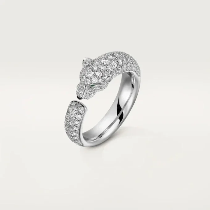 Pierścionek Panthere De Cartier – białe złoto, szmaragdy, onyks, diamenty – Cartier Pierścionek Panthere De Cartier – białe złoto, szmaragdy, onyks, diamenty – Cartier