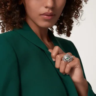 Pierścionek Panthere De Cartier – białe złoto, szmaragdy, onyks, diamenty – Cartier