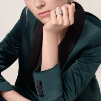 Pierścionek Panthere De Cartier – białe złoto, szmaragdy, onyks, diamenty – Cartier