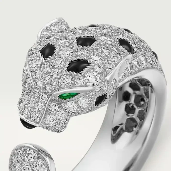 Pierścionek Panthere De Cartier – białe złoto, szmaragdy, onyks, diamenty – Cartier