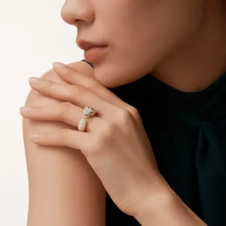 Pierścionek Panthere De Cartier, model średni, wysadzany