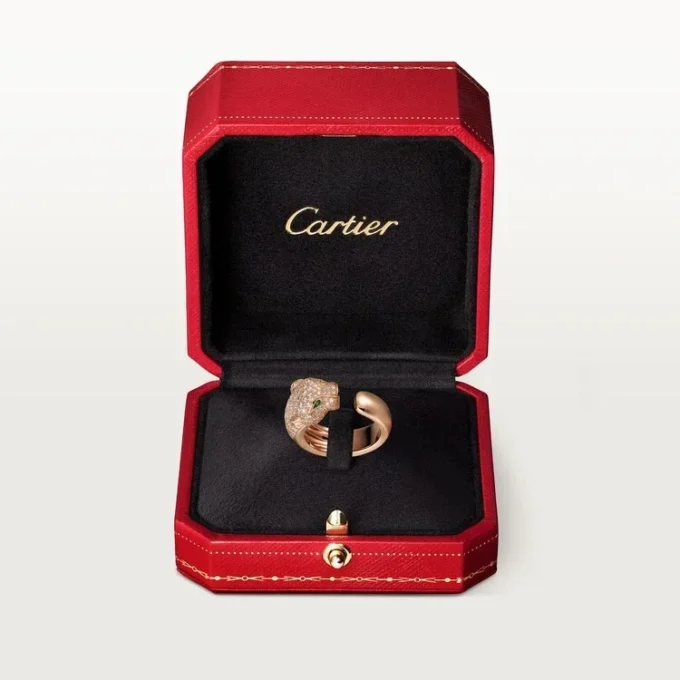 Pierścionek Panthere De Cartier – różowe złoto, diamenty, szmaragdy, onyks – Cartier