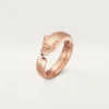 Pierścionek Panthere De Cartier – różowe złoto, granaty tsaworytowe, onyks – Cartier