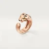Pierścionek Panthere De Cartier – różowe złoto, granaty tsaworytowe, onyks – Cartier