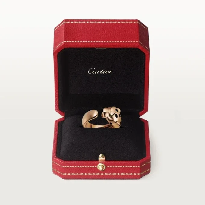 Pierścionek Panthere De Cartier – różowe złoto, granaty tsaworytowe, onyks – Cartier