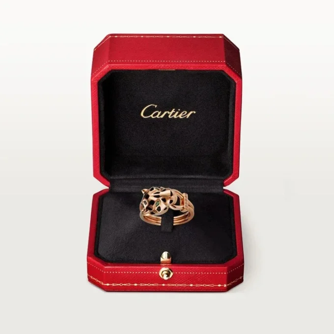 Pierścionek Panthere De Cartier – różowe złoto, granaty tsaworytowe, onyks, czarna lakierowana powierzchnia, diamenty – Cartier