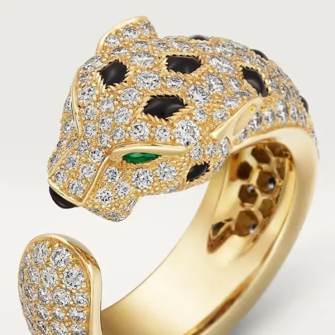 Pierścionek Panthere De Cartier – żółte złoto, szmaragdy, onyks, diamenty – Cartier