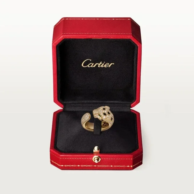 Pierścionek Panthere De Cartier – żółte złoto, szmaragdy, onyks, diamenty – Cartier