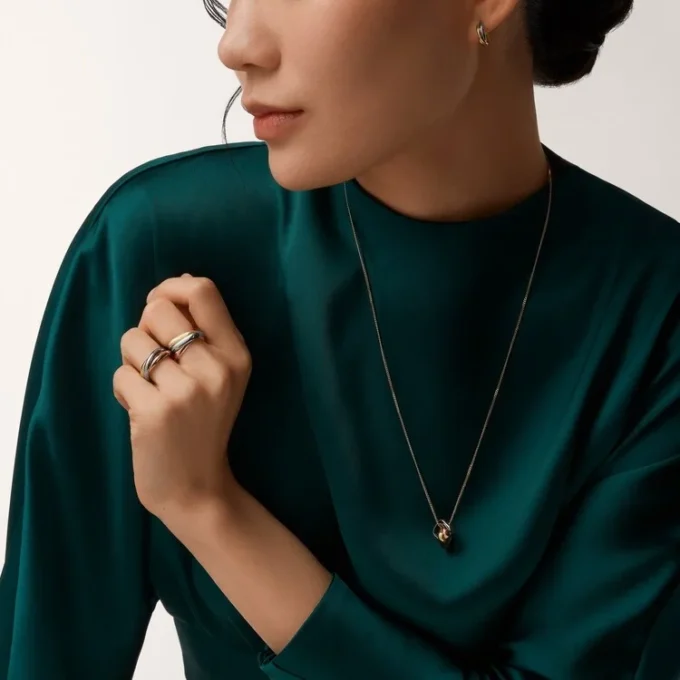 Pierścionek Trinity z trójkolorowego złota, model klasyczny | Cartier Us Pierścionek Trinity z trójkolorowego złota, model klasyczny | Cartier Us