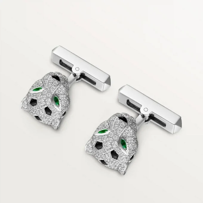 Spinki do mankietów Panthere De Cartier – rodowane białe złoto, diamenty, szmaragdy, onyks – Cartier Spinki do mankietów Panthere De Cartier – rodowane białe złoto, diamenty, szmaragdy, onyks – Cartier